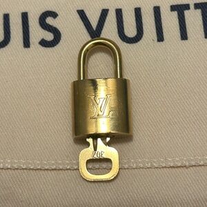 Louis Vuitton Lock and Key #302 Pre-owned
